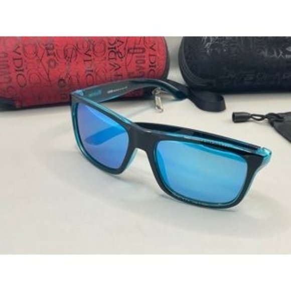 New Premium Sunglasses - Picture 3 of 4